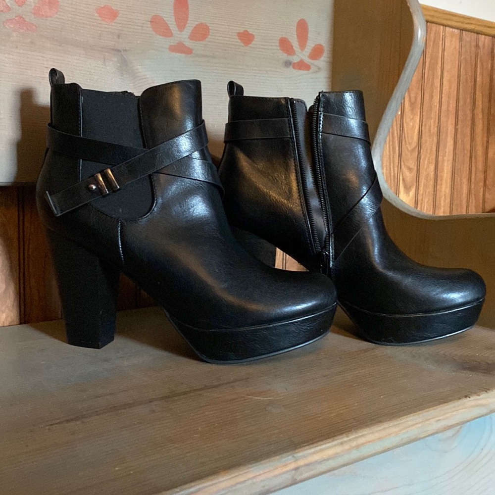 New Black heel boots